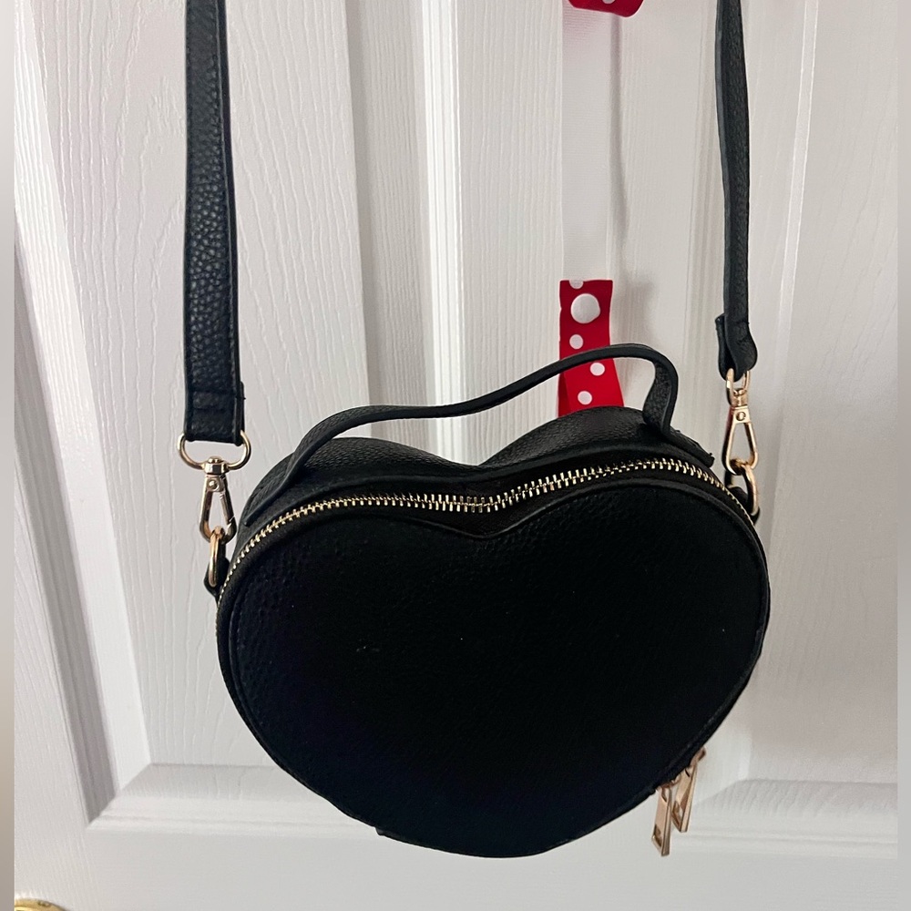Like Dreams black heart purse 🖤